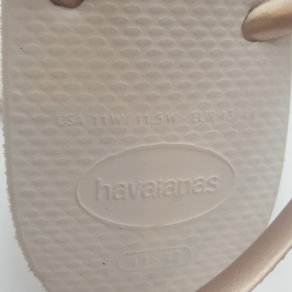 New Havaianas bronze cream t-strap thong sandals Size 11-11.5 - Picture 7 of 10